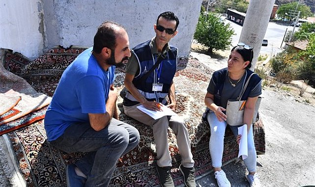 İzmir'de yangın bölgesinde ekipler sosyal tespit çalışması ve inceleme yaptı