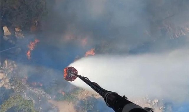 İzmir İtfaiyesi, Bergama yangınına müdahale ediyor