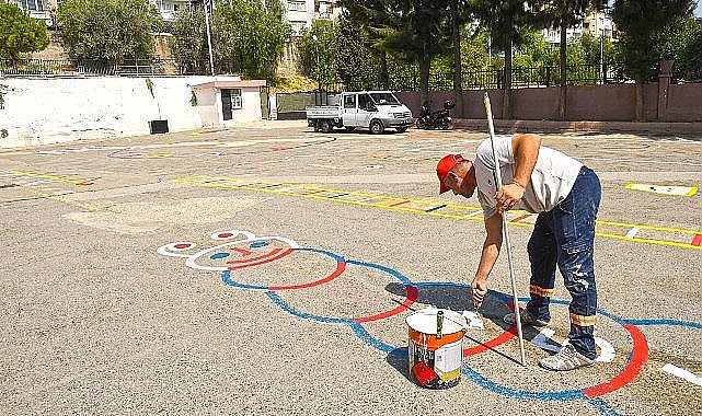 Karabağlar Belediyesi okullara desteğini sürdürüyor