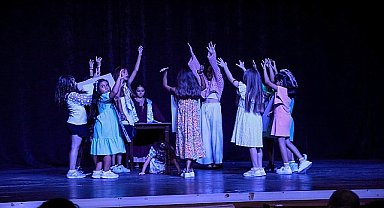 Karşıyaka'da tiyatro kurslarına renkli final