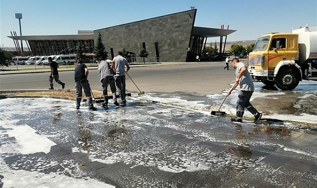 Kayseri Büyükşehir ekipleri Şehirlerarası Otobüs Terminali'nde temizlik yaptı
