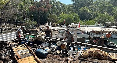 Kemer Balıkçı Barınağı'ndaki kaçak yapılar kaldırıldı