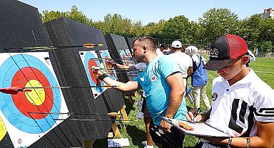 Konya Büyükşehir İller Arası Okçuluk Turnuvası'nda Sporcular Hedefi On İkiden Vurmak İçin Yarıştı