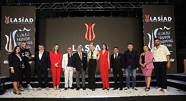 LASİAD'ın Laleli'deki defilesi hayran bıraktı