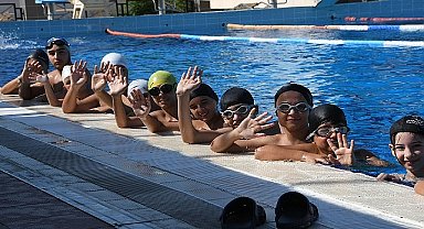 Narlıdere'de Her Çocuk Yüzme Öğrenecek