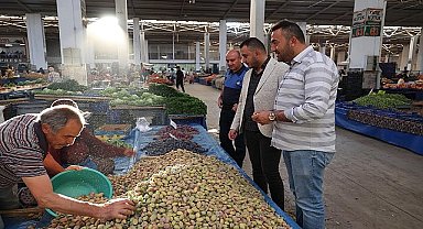Nevşehir Belediye Başkan Yardımcıları Hasan İler ve Veli Kırşehirli, Pazar esnafı ile bir araya gelerek talep ve önerilerini dinledi