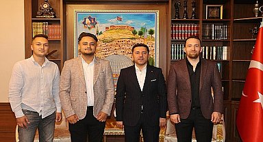 Nevşehir Belediye Başkanı Rasim Arı, İstanbul Sanayi Odası'nın (İSO) Türkiye'nin İkinci 500 Büyük Sanayi Kuruluşu listesine giren Doğa Tohumculuk Gıda Sanayi ve Ticaret A.Ş'yi başarısı nedeniyle kutladı