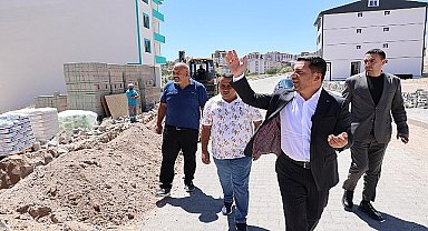 Nevşehir Belediye Başkanı Rasim Arı, Mehmet Akif Ersoy Mahallesi'nde gerçekleştirilen altyapı çalışmalarını inceledi.