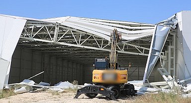 Nilüfer'de iki kaçak yapı daha yerle bir edildi