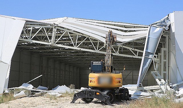 Nilüfer'de iki kaçak yapı daha yerle bir edildi