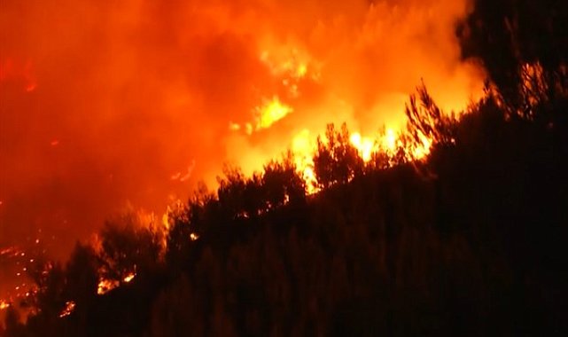 Orman yangınları nedeniyle bir Yunanistan'da 30 bin kişi tahliye edildi