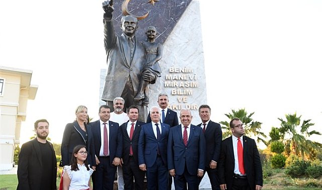 Osmangazi’de Atatürk Anıtı törenle açıldı
