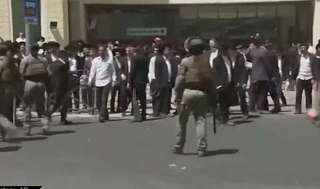 Polis ve ultra-Ortodoks Yahudi protestocular çatıştı