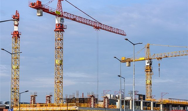 Sakarya’da hastane inşaatında çalışan işçilerin kaldığı prefabrik yapının tavanı çöktü