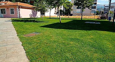 Salihli Belediyesi'nden Yeşil Alanlarda Çim Biçme Çalışması