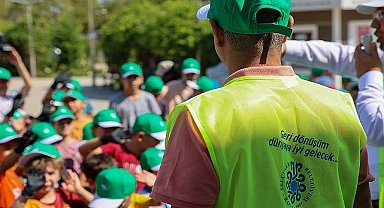 Selçuklu Belediyesi Çevre ve Sıfır Atık Platformu öncülüğünde Selçuklu Merkez Camii yaz kuran kursu öğrencileri tarafından Şeyh Şamil Mahallesi'nde çevre temizliği etkinliği gerçekleştirildi