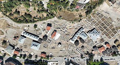 Sivas Kalesi ve çevresinin turizme kazandırılması amacıyla Belediye tarafından uygulanan projede çalışmalar aralıksız devam ediyor.