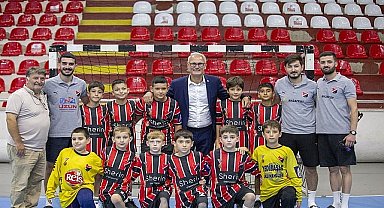 THF Başkanı Uğur Kılıç, Mini Mini Türkiye Hentbol Şampiyonası'nda Oyuncular ile Buluştu