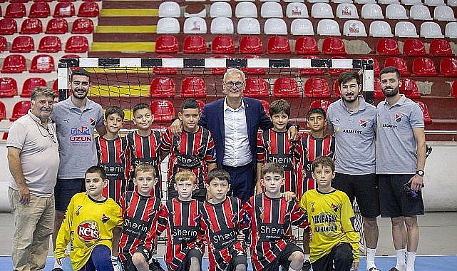 THF Başkanı Uğur Kılıç, Mini Mini Türkiye Hentbol Şampiyonası'nda Oyuncular ile Buluştu