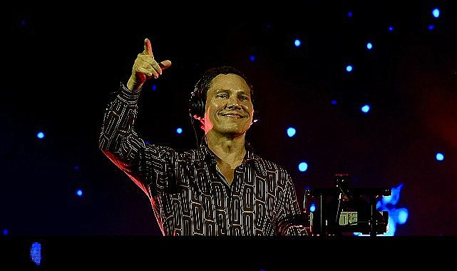 Tiësto, İstanbul'da on binlerle buluştu!