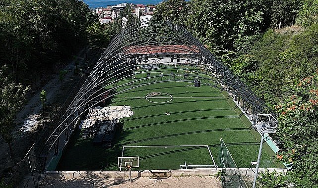 Turgut Mahallesi spor sahasının üstü kapatılıyor