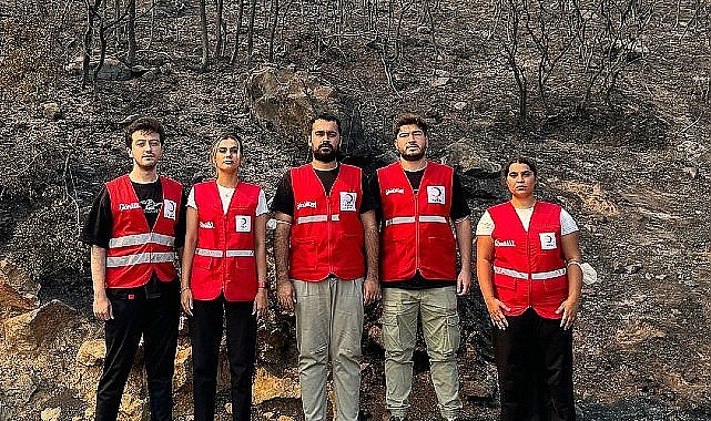 Türk Kızılay, İzmir'deki Orman Yangınlarına Müdahale Eden Ekiplere ve Vatandaşlara Destek Veriyor