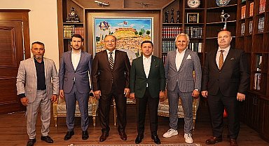 Türkiye Halter Federasyonu Başkanı Talat Ünlü, Nevşehir Belediye Başkanı Rasim Arı'ya “hayırlı olsun