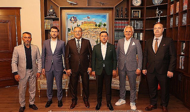Türkiye Halter Federasyonu Başkanı Talat Ünlü, Nevşehir Belediye Başkanı Rasim Arı'ya “hayırlı olsun