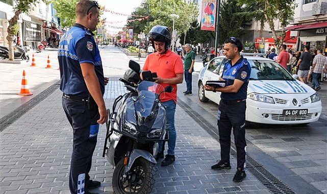 Uşak Belediyesi Ulaşım Müdürlüğü Ekipleri, motorlu araç denetimi yaptı