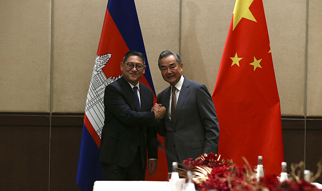 Wang Yi'den yüksek nitelikli Çin-Kamboçya işbirliği çağrısı