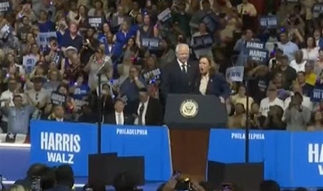 Yeni anket: Harris üç önemli eyalette Trump'ın dört puan önünde