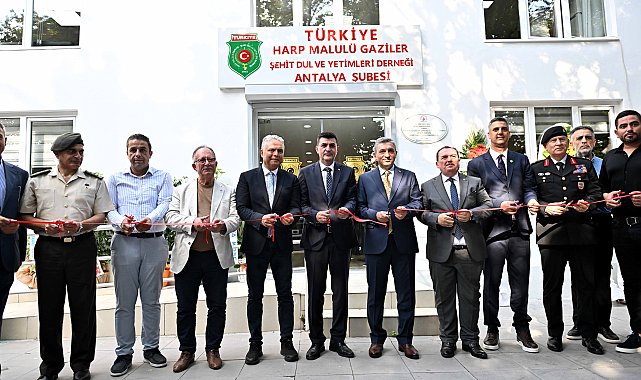 Yenilenen dernek binası açıldı