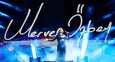 28 Ağustos'ta, CHP Genel Başkanı Özgür Özel'in katılımıyla kapılarını sanata ve kültüre açan 5 günlük Burhaniye Festivali sona erdi.