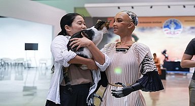93. İEF'e insansı robot Sophia damga vurdu