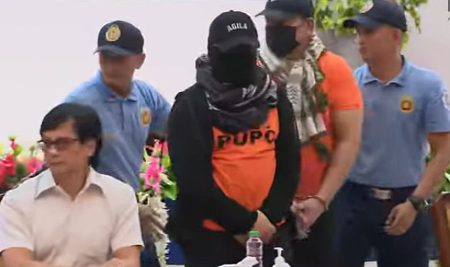 ABD'de aranan papaz, iki haftalık insan avının ardından Filipinler polisine teslim oldu