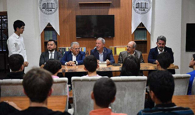 Akar ve Büyükkılıç, gençlerle buluştu