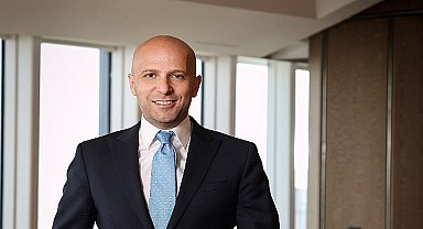 Akbank'tan KOBİ'lere Büyük Kolaylık: Şubeye Gitmeden Ticari Kredi Limit Aktarımı Artık Akbank Mobil'de