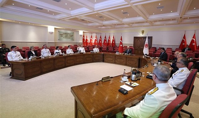 Bakan Güler: Deniz Kuvvetlerimiz elde ettiği büyük başarılarıyla ülkemizin iftihar kaynağı