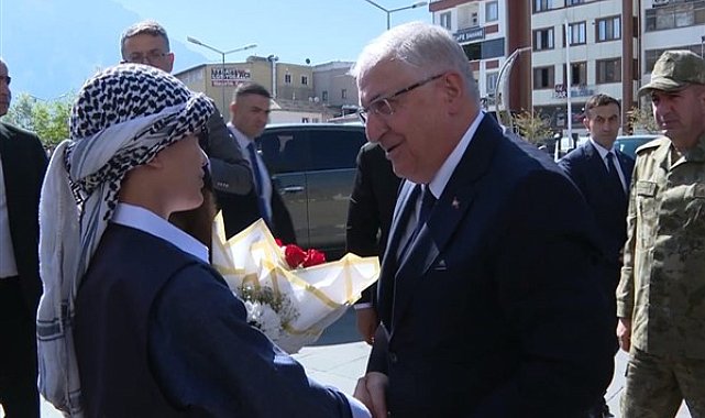 Bakan Güler, Hakkari'de resmi temaslarda bulundu