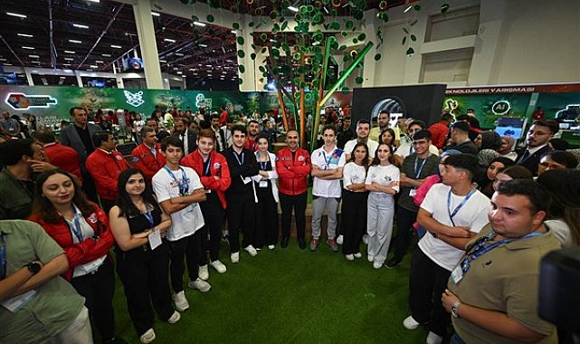 Bakan Kacır, Antalya’da TEKNOFEST Teknoloji Yarışmalarını ziyaret etti