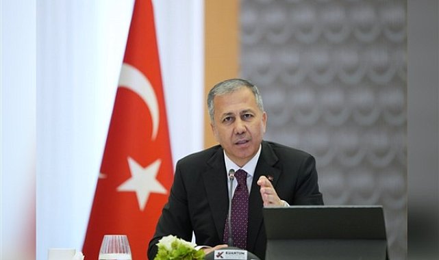 Bakan Yerlikaya, Diyarbakır’da AK Parti teşkilat üyeleriyle bir araya geldi