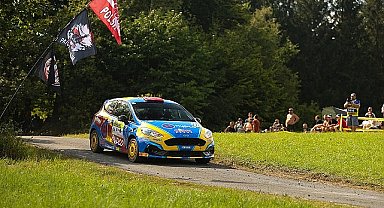 Başarılı rallici mutluluğunu Başkan Aydın'la paylaştı