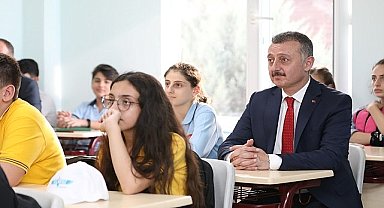 Başkan Büyükakın'dan Kocaelili öğrencilere müjde; Büyükşehir'den 20 bin öğrenciye eğitim desteği