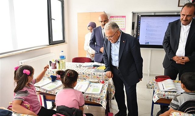Başkan Büyükkılıç, Öğretmen Ümran Şefik İlkokulu ve Ortaokulu’nu ziyaret etti