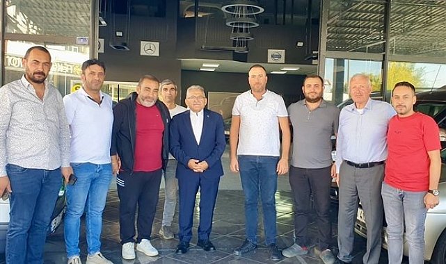 Başkan Büyükkılıç, Oto Galericiler Sitesi’ndeki esnaf ile vatandaşlarla buluştu