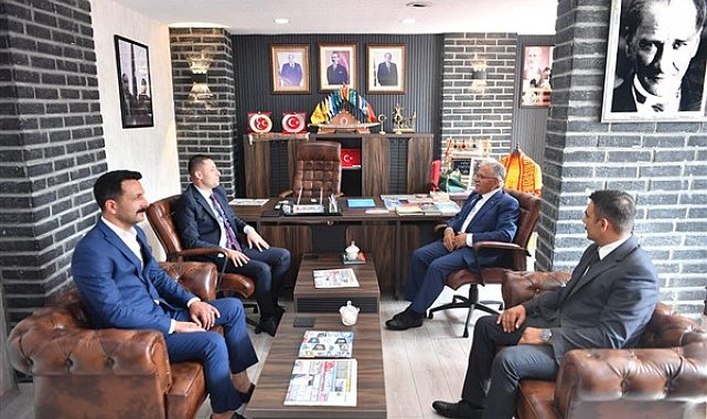 Başkan Büyükkılıç'tan Ülkü Ocakları Kayseri İl Başkanlığı’na ziyaret