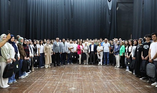 Başkan Esen, üniversiteyi kazanan öğrencilerle bir araya geldi