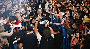 Başkan Muhittin Böcek Elmalı'da Haluk Levent konserine katıldı