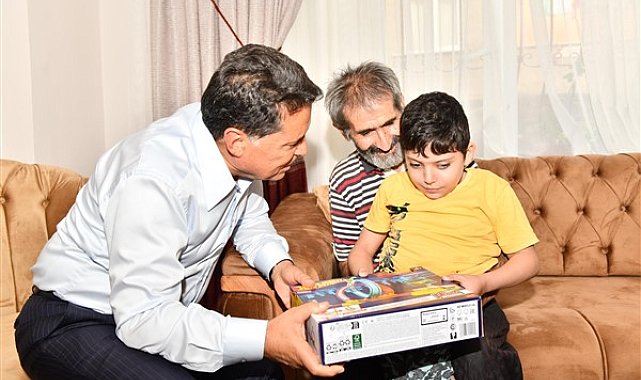Başkan Özer, kemik erimesi hastası çocuğu ziyaret etti