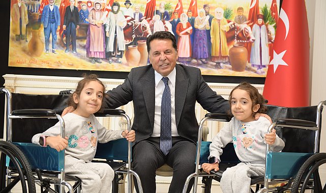 Başkan Özer, kitaplarının gelirini SMA hastası ikizlere bağışladı